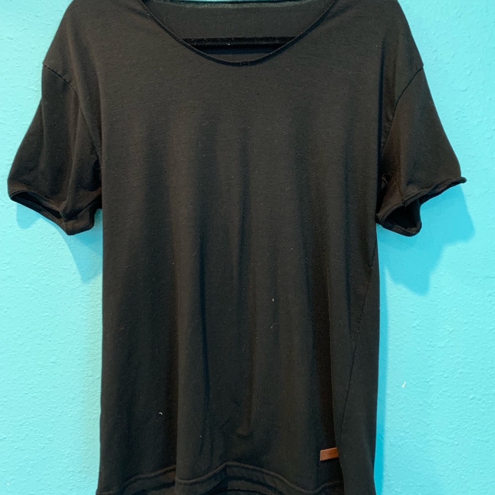 Short sleeve black top